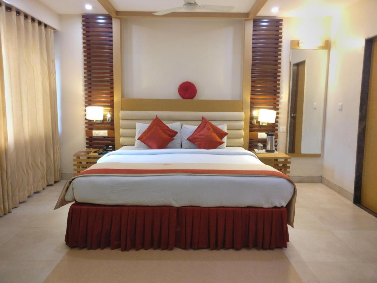 Hotel Mb International Palace Side Mysore Extérieur photo